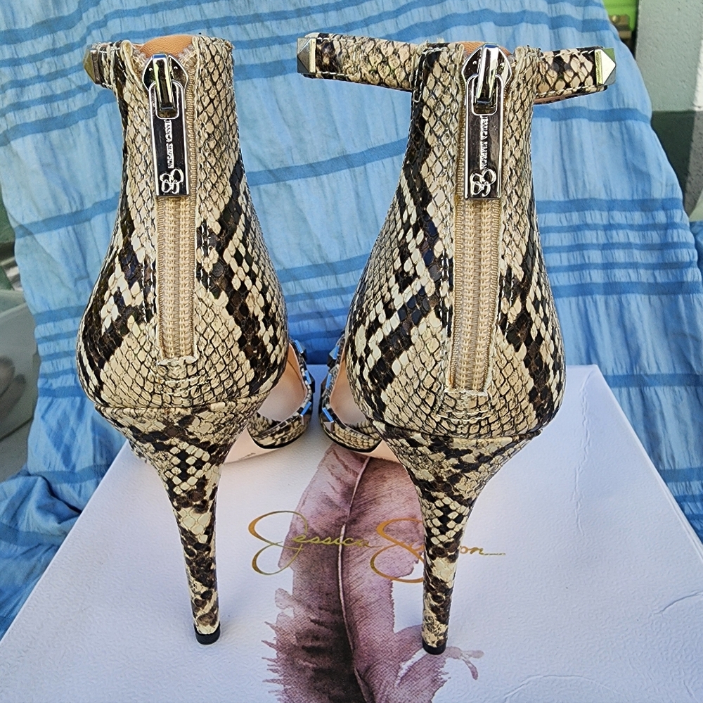 NWT JESSICA SIMPSON HEELS SIZE 9 PYTHON PRINT ZIP… - image 2